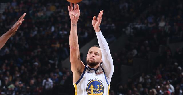 数据全面！王奕博加盟青岛首秀12分5篮板3助攻2抢断（王奕博青岛首秀数据亮眼：12分5篮板3助攻2抢断）