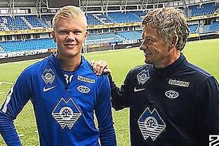 鲁尼：我爱逛廉价商店，买咖喱味方便面和薯片吃