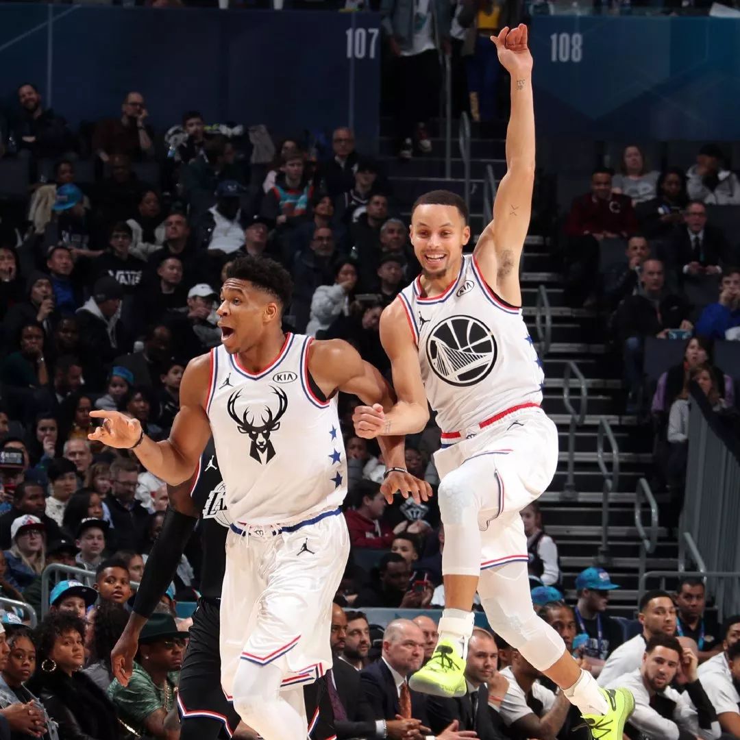 博主：下赛季无缘英博的拉布亚德今日回到基地，将参与训练（博主：无缘下赛季英博的拉布亚德今日归队，将随队训练）