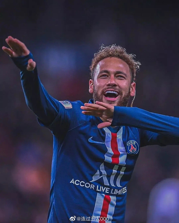 姆巴佩：能被拿来和C罗相提并论很自豪；想拿所有能拿的冠军（姆巴佩：与C罗齐名倍感荣幸，志在收尽所有冠军）