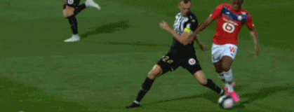 扛起球队！字母哥半场10中8，得到19分8篮板3助攻