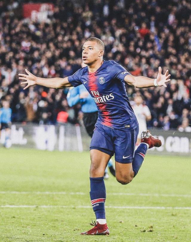 中国足协代表团访问法兰克福俱乐部，双方开展深度交流（中国足协代表团赴法兰克福俱乐部考察，双方展开深入对话）