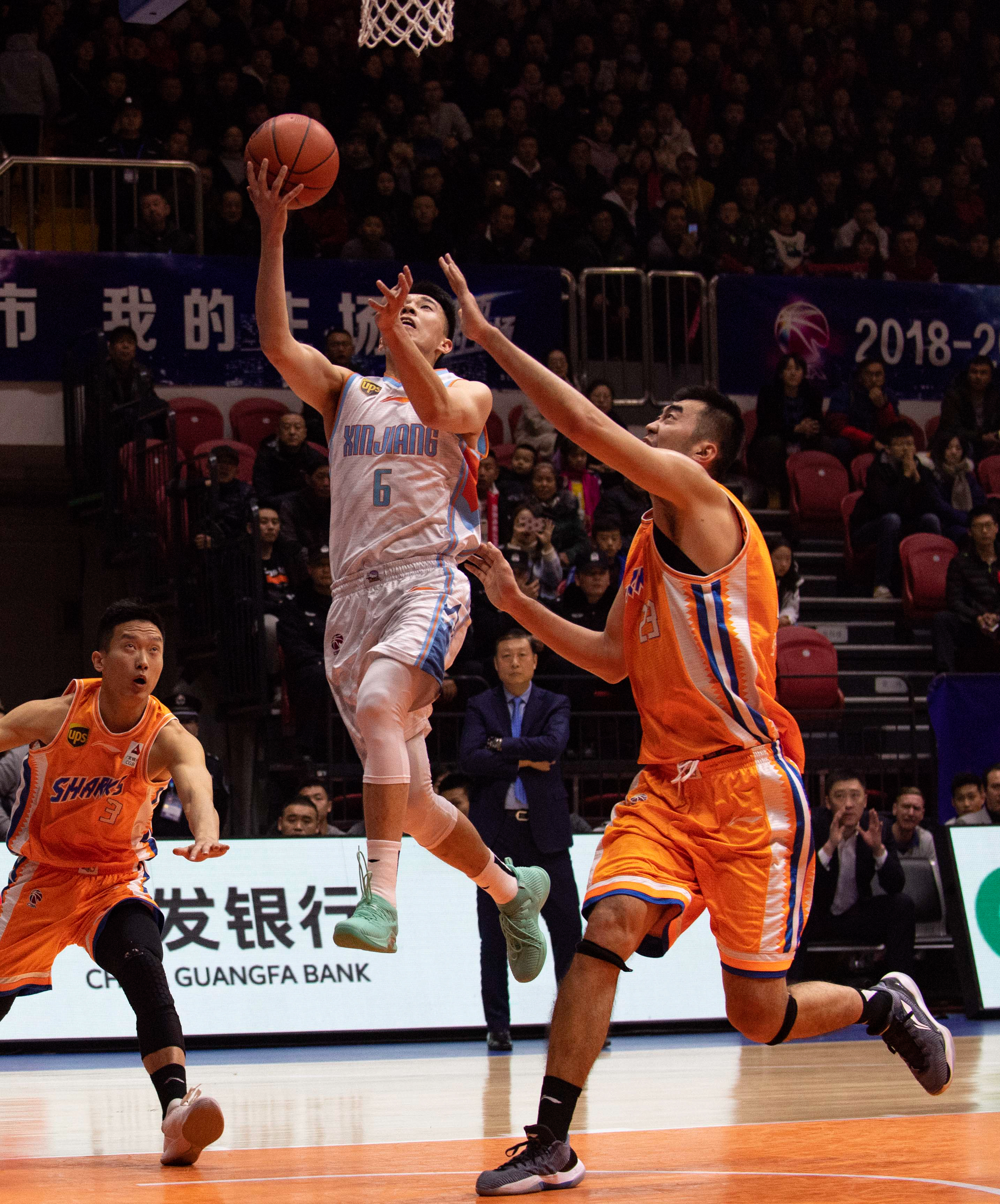 欧冠：巴黎2-1战胜曼联（欧冠：巴黎2比1击败曼联）