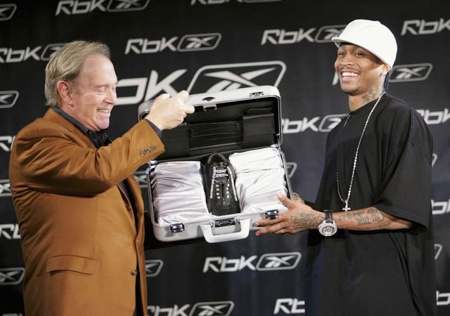 别把跑车当坦克！莱奥转型中锋，是补了短板却废了武功？（别拿跑车去撞坦克！莱奥改踢中锋，是扬长避短还是自废武功？）