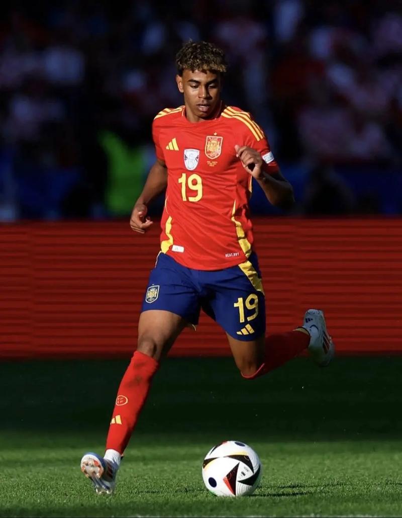 媒体人排CBA外援实力榜，新疆签约新外援，同曦官宣王世龙担任球队主帅（媒体人评选CBA外援实力榜 新疆签新外援 同曦官宣王世龙出任主帅）