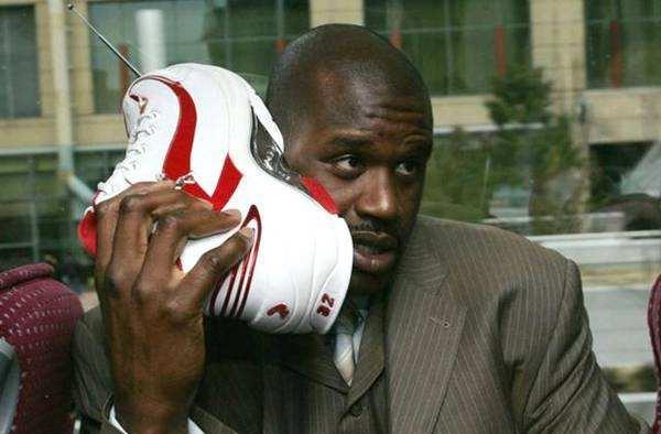 湖人球员通道签名小孩实为工作人员安排（湖人通道签名风波：所谓小球迷实为工作人员安排）