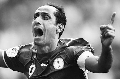 北雪平球迷向场内投掷烟花，瑞典超甲升级附加赛被迫中断（北雪平球迷向场内投掷烟花，瑞典超甲升级附加赛紧急中止）